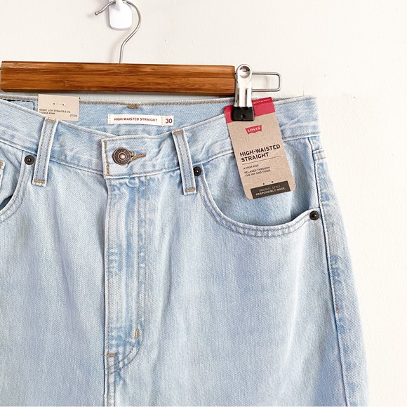 Levi's, light wash high waisted tapered straight relaxed fit sz 30 - Picture 4 of 11